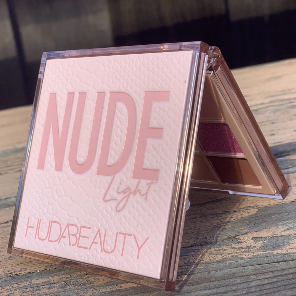 Huda Beauty NUDE Obsessions- Light Palette